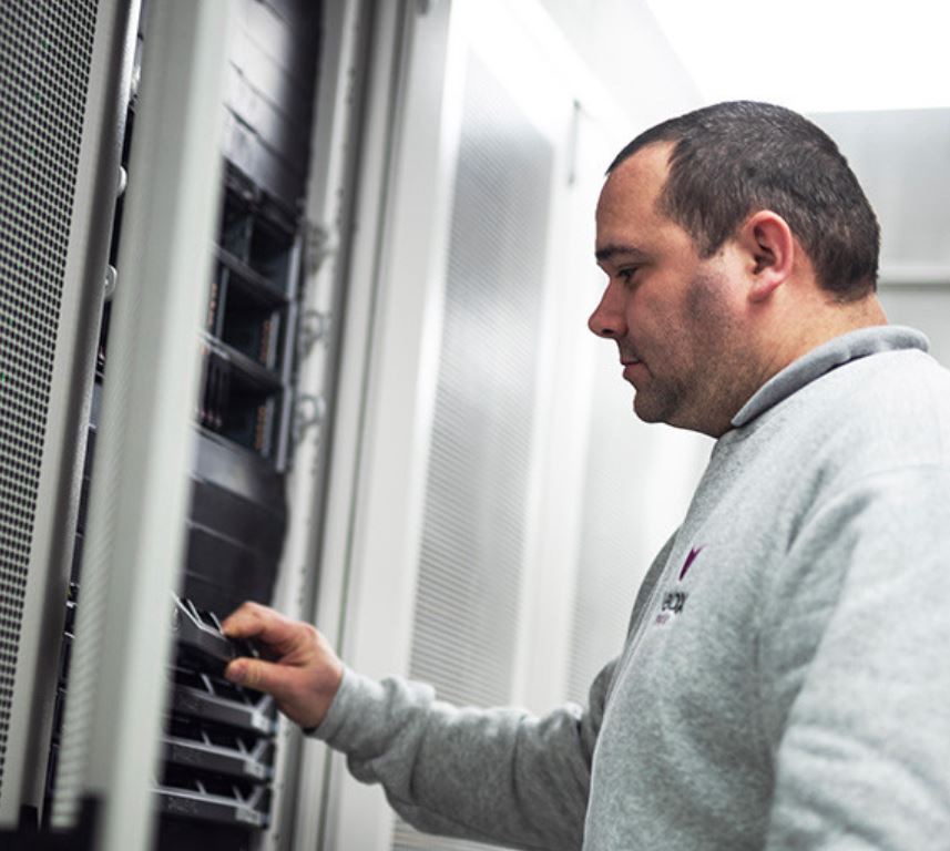 Remote Hands in VeloxServ UK colocation space